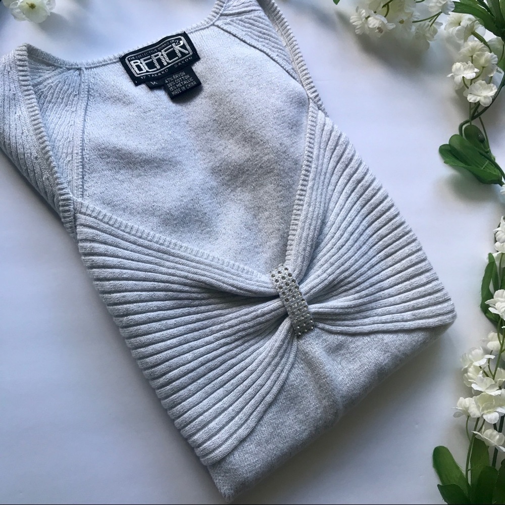 Short Sleeve Sparkly Tee w Bow Embellishment - Picture 9 of 9
